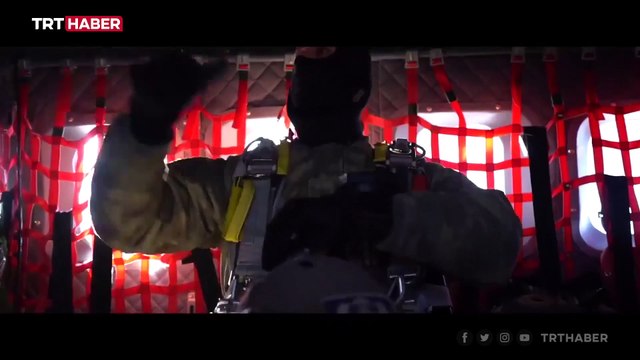 Hava Kuvvetleri'nden paraşütle atlayış eğitimi