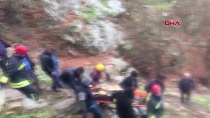 Son dakika gündem: MANİSA Uçuruma yuvarlanan çoban kurtarıldı