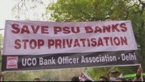 India: Protests over plan to privatise banks, insurance firm