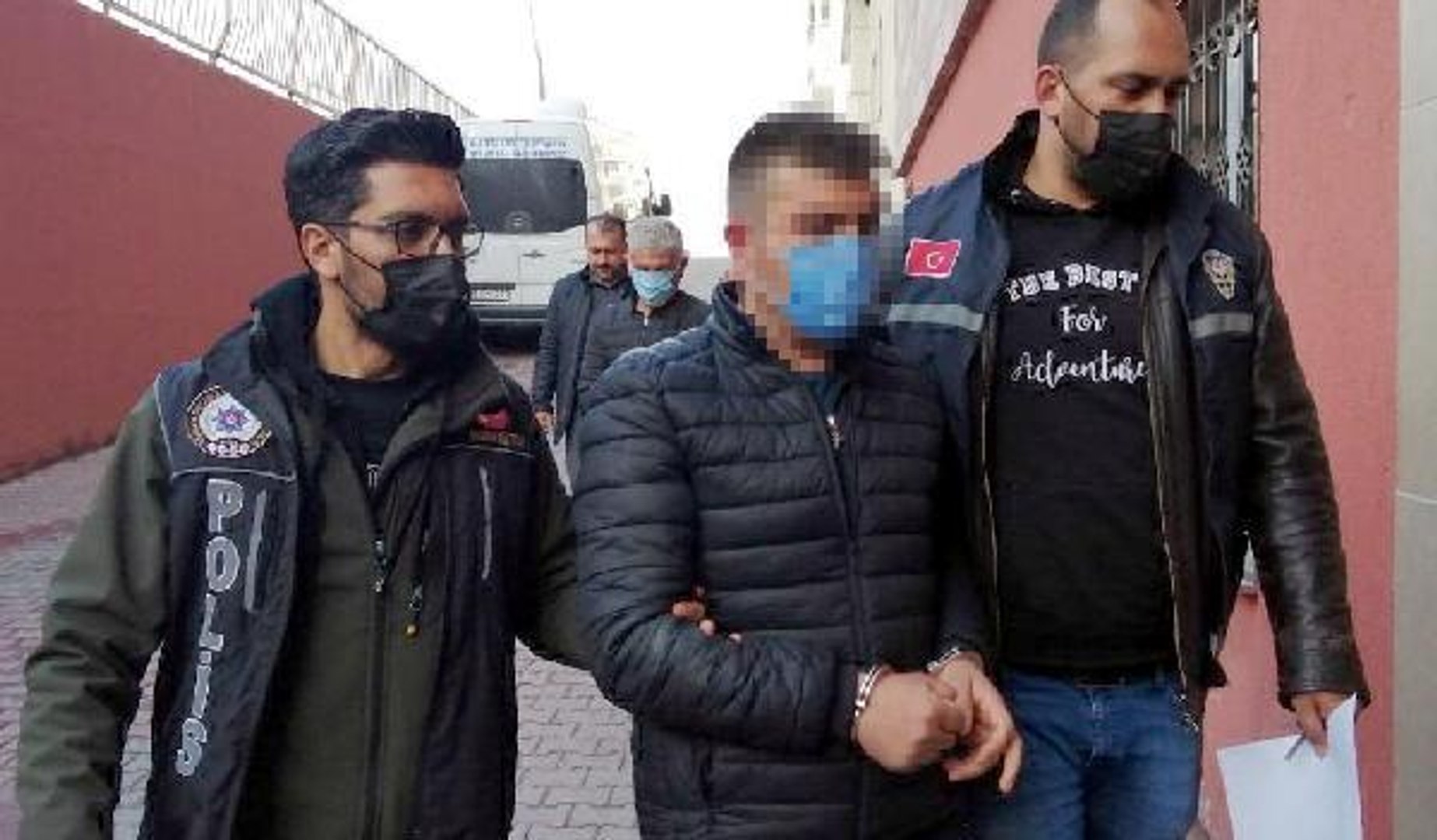 son dakika haber kayseri de uyusturucudan gozaltina alinan baba ve oglu adliyede dailymotion video