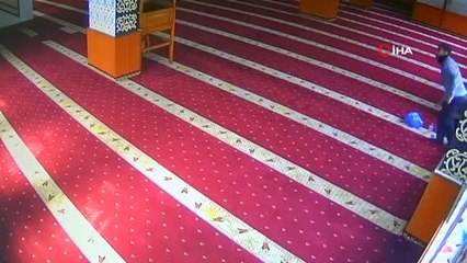 Diyarbakır'da bir acayip hırsızlık: Camiye giren hırsız, ses cihazını kefene sarıp çaldı