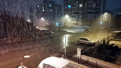 Ankara'da 3'üncü cemrenin ardından yağan kar şaşkınlık yarattı