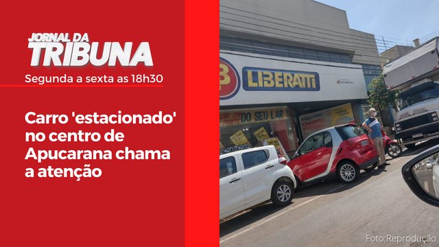 Carro 'estacionado' no centro de Apucarana chama a atenção