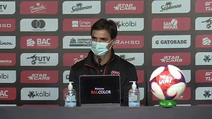 Bryan Ruiz le inculca los jóvenes mentalidad ganadora del León