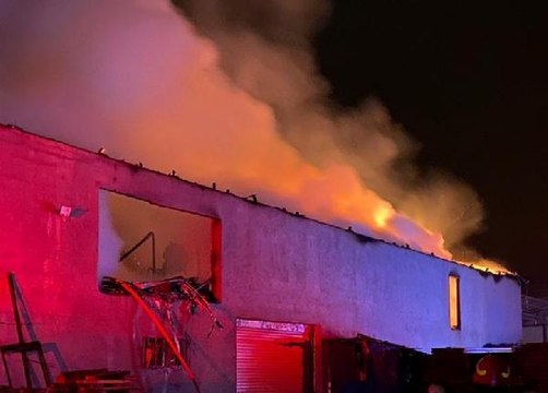 Bursa'da mobilya fabrikası yangında küle döndü