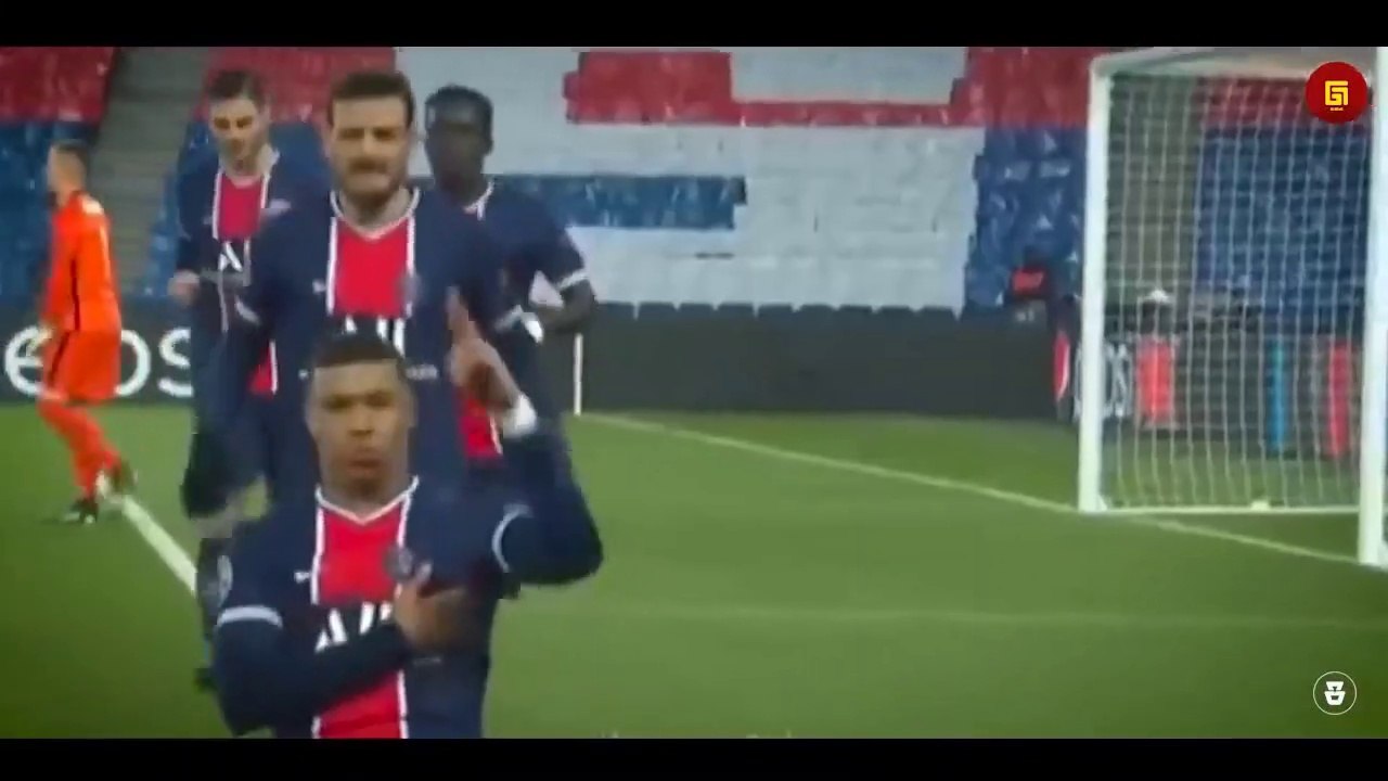 AKHIRNYA MENGAKUINYA !! Lihatlah yang Dilakukan Mbappe untuk Menghormati Leo Messi di Lapangan Hijau