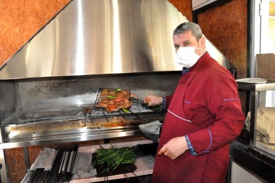 Son dakika haberi: Kebap ustası menüsüne vücut direncini yükselten bıldırcın etini ekledi, vatandaşlar sipariş için sıraya girdi