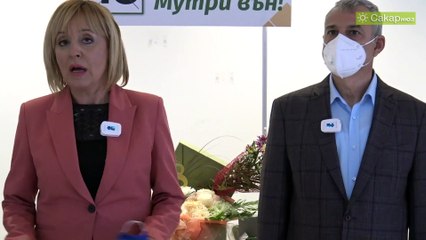 В Хасково Мая Манолова пита за кюлчетата и пачките в шкафчето на Борисов