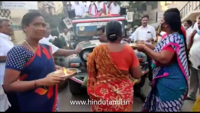 பல்லாவரம் சட்டமன்ற தொகுதி அதிமுக வேட்பாளர் சிட்லபாக்கம் ராஜேந்திரன் குரோம்பேட்டை பகுதியில் வாக்கு சேகரித்தார் - உடன் பல்லாவரம் சட்டமன்ற உறுப்பினர் தன்சிங்