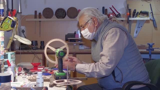 AFYONKARAHİSAR - Emekli Harbi, tamir için getirilen İsviçre saatinden etkilenerek, kendi adıyla saat üretmeye başladı