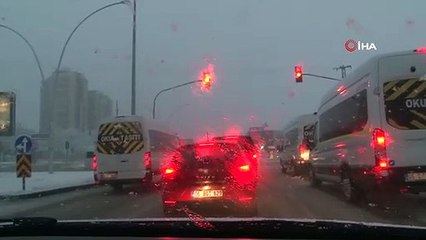 Başkentte kar yağışı etkili oluyor