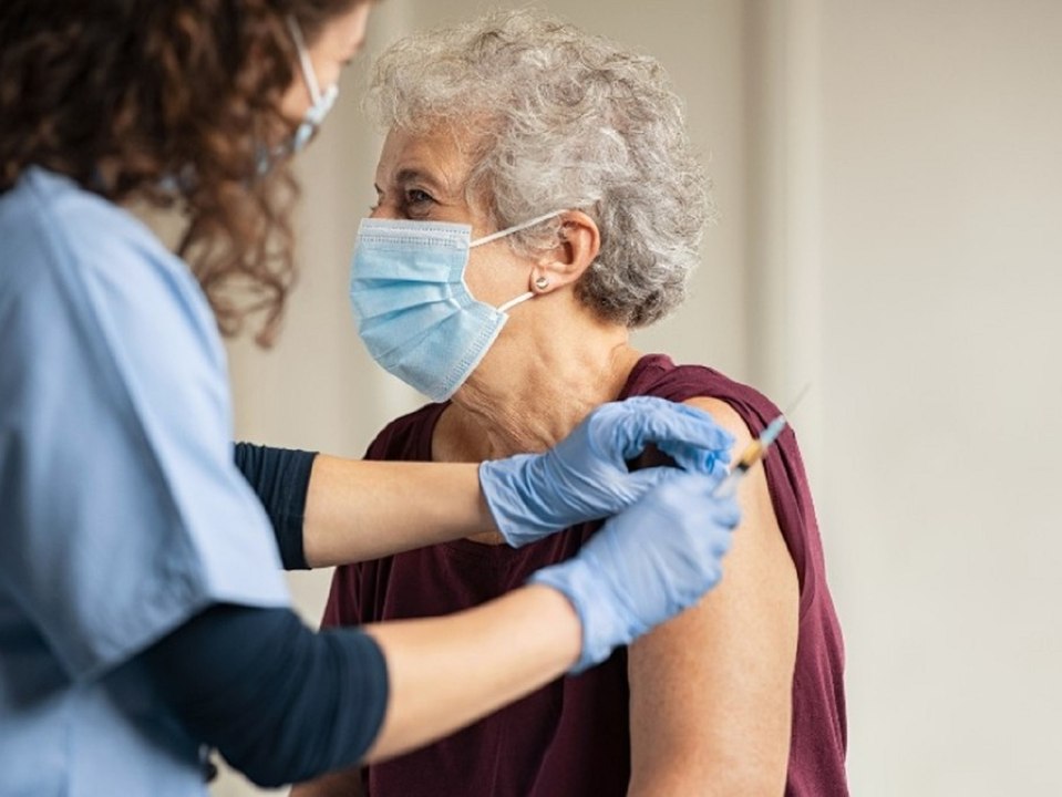 Impfplan umkrempeln? Ältere sollten nur noch dieses Vakzin bekommen