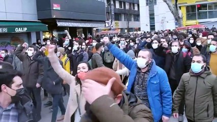 Bilgi Üniversitesi öğrencilerinden Boğaziçililere şarkılı destek: 'Korku Duvarından Aştım'