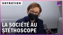 Un an après : la société au stéthoscope
