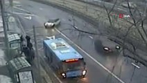 - Rusya'da aşırı süratli araç otobüs durağına daldı: 3 yaralı