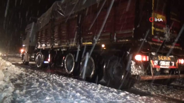 Antalya-Konya Karayolu'nda kar kalınlığı 60-70 santime ulaştı