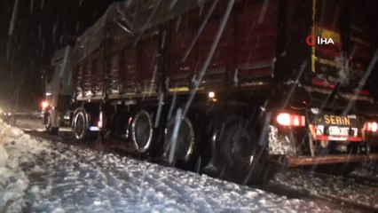 Antalya-Konya Karayolu'nda kar kalınlığı 60-70 santime ulaştı