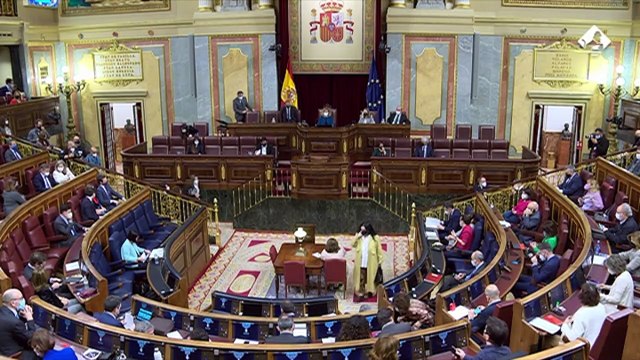 Sánchez y Casado abren la campaña madrileña con cruce de acusaciones