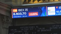 El Ibex 35 incrementa los descensos hasta el 0,6 % tras la apertura al filo de los 8.600