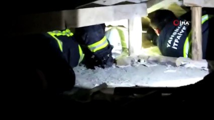 4 gündür çatı arasında mahsur kalan kedi kurtarıldı