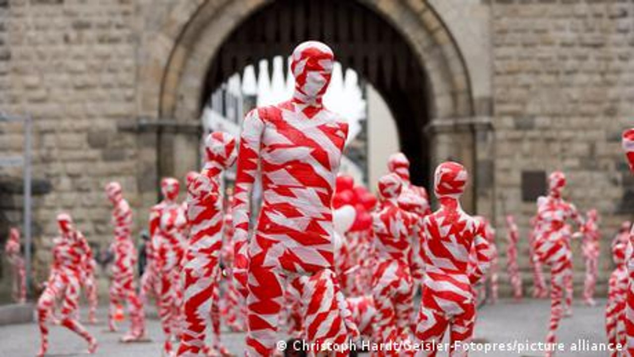 Schaufensterpuppen auf Pandemie-Tour