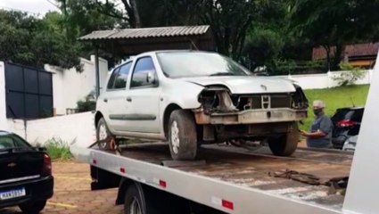 Renault Clio furtado é recuperado pela PM em desmanche