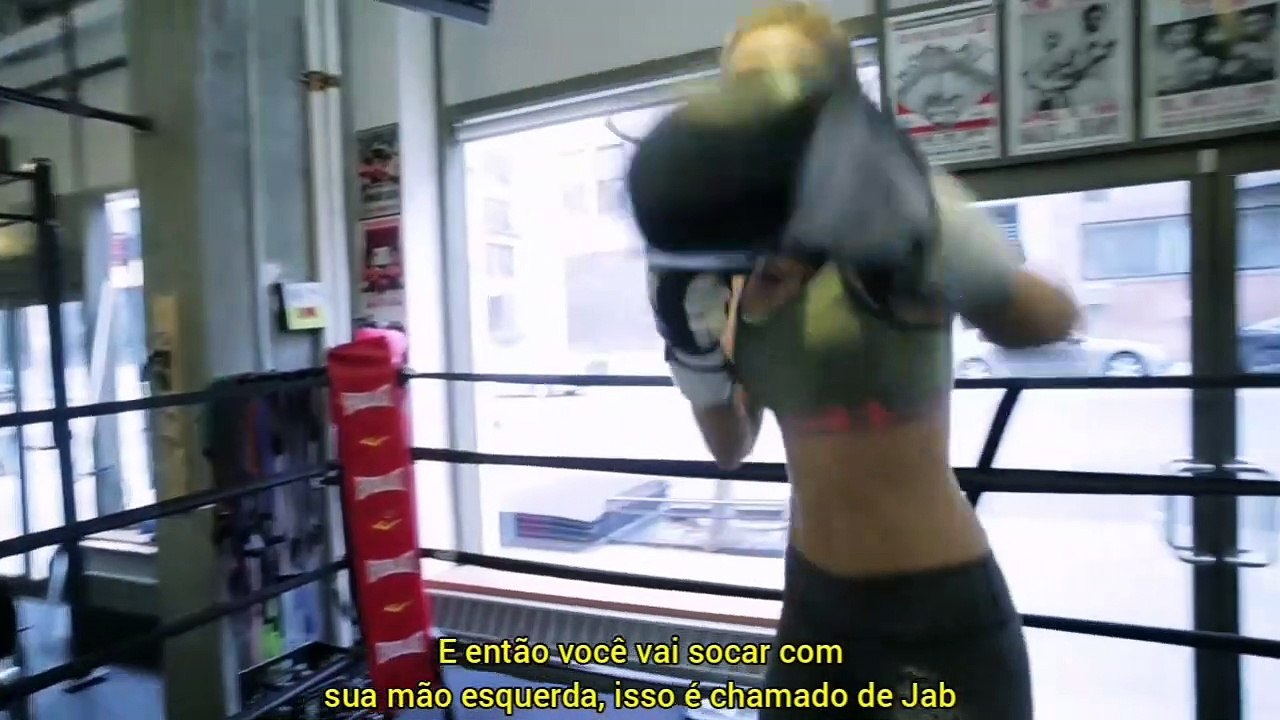 Treino De Boxe Esculpindo O Corpo De Gigi Hadid | Vogue [LEGENDADO PT/BR]