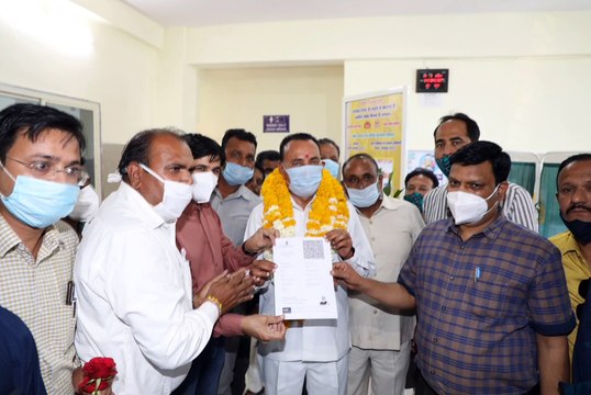 विधायक और पूर्व मंत्री हुकुम सिंह कराड़ा ने कोरोना वैक्सीन लगवाने की अपील की