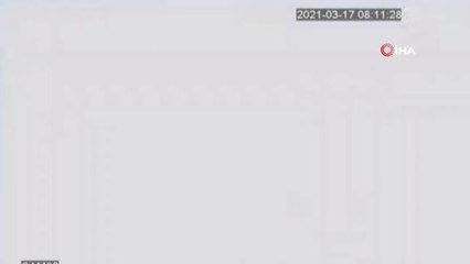 Yüksek gerilim hattına yıldırımın düştüğü anlar kamerada