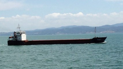 Koskoca gemileri yan yana kullanan dayı çok yakın geçiyon beee