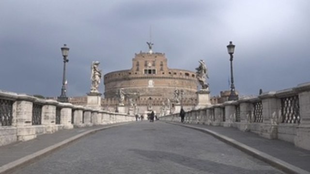 Italia suma 23.000 contagios y supera las 7 millones de dosis inoculadas