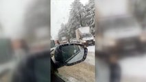 ADANA - Saimbeyli-Tufanbeyli karayolu kar yağışı nedeniyle ulaşıma kapandı