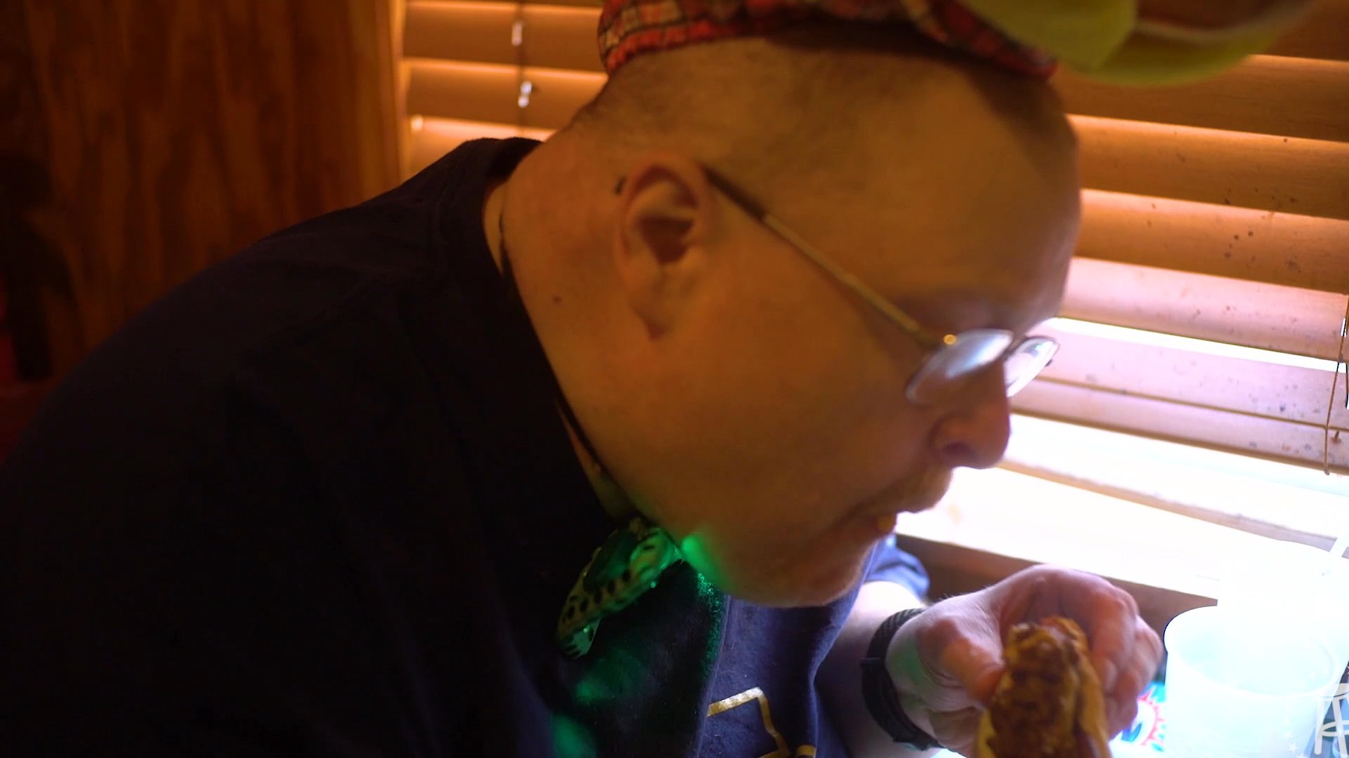 ⁣Tank's Hot Dog Review Emerald Corner St Patrick's Day Special