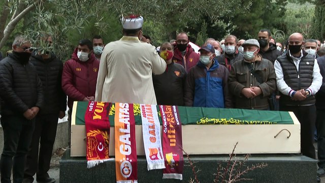 İZMİR - Galatasaray ve Türk futbolunun unutulmaz isimlerinden Erhan Önal son yolculuğuna uğurlandı