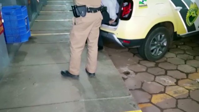 Dois são detidos pela PM por envolvimento com o tráfico de drogas no Jardim Clarito