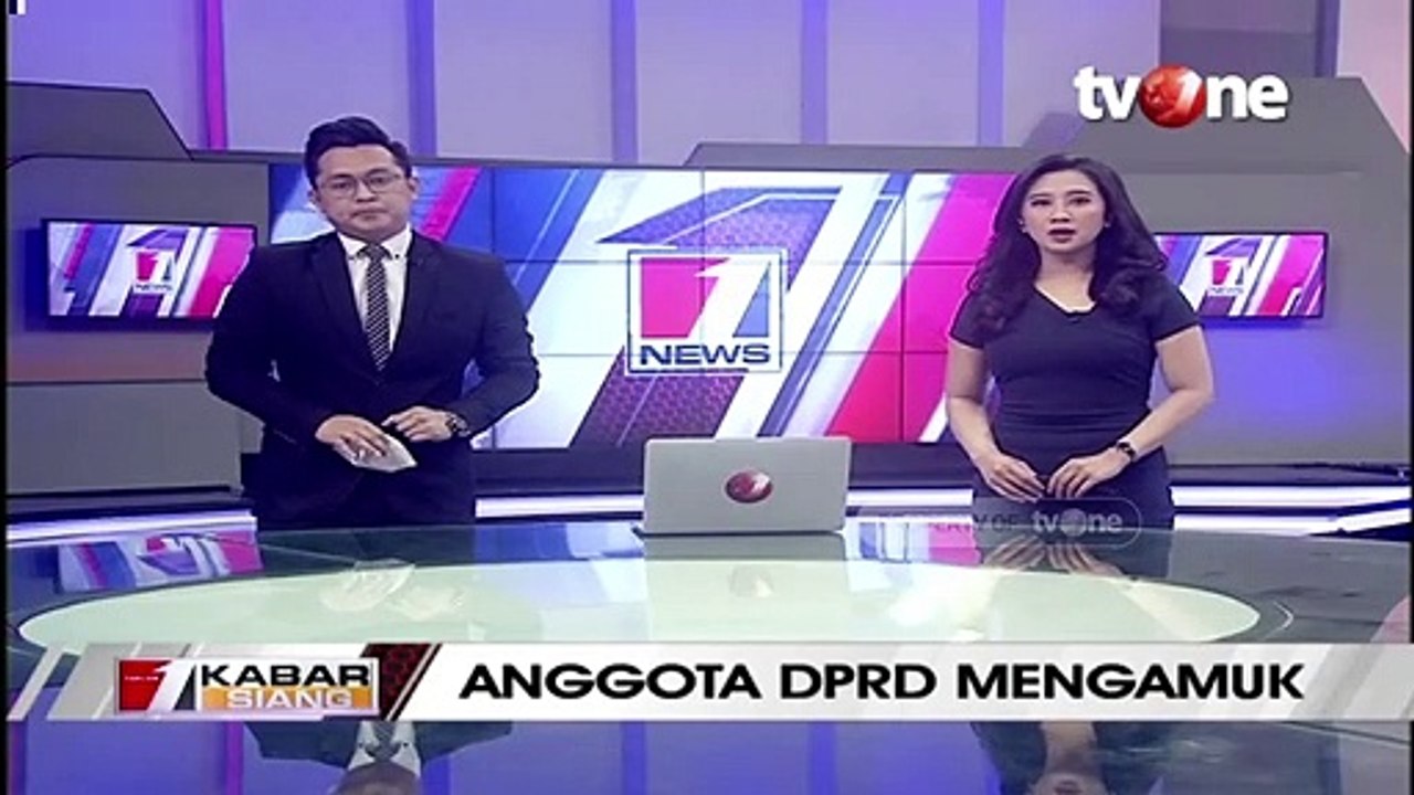 Anggota DPRD Ngamuk, Rusak & Banting Fasilitas Ruang Sidang