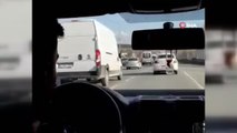 Son dakika! Çekmeköy'de trafik terörü: Son ses müzikle tempo tutup, makas atarak ilerledi