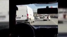 Çekmeköy'de trafik terörü: Son ses müzikle tempo tutup, makas atarak ilerledi