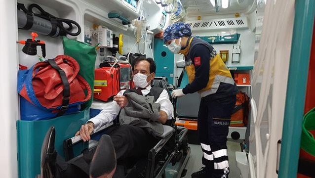 Durak harici otobüse binen şahıs, kendisini uyaran şoförü tekme-tokat dövdü