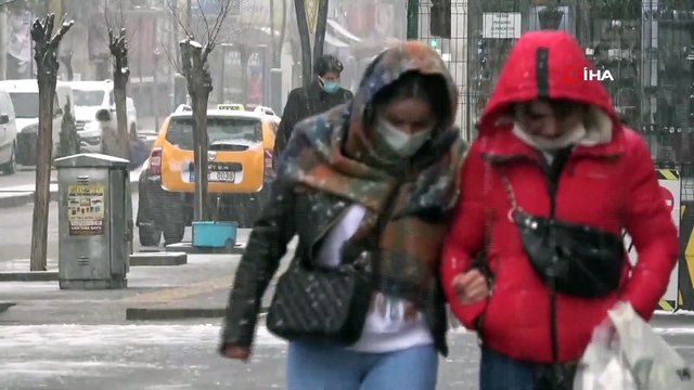 Kar Yağışı Van’ı Beyaza Bürüdü