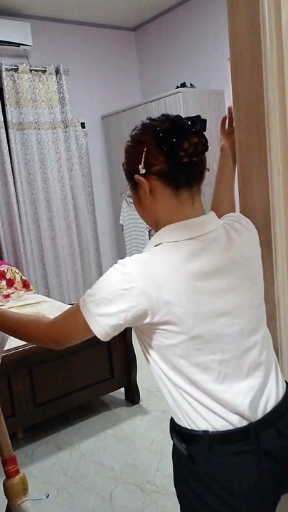 HOUSEKEEPING guestroom cleaning