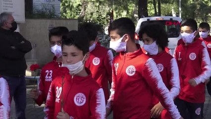 SPOR Antalyaspor'un U12 takımından şehitlik ziyareti