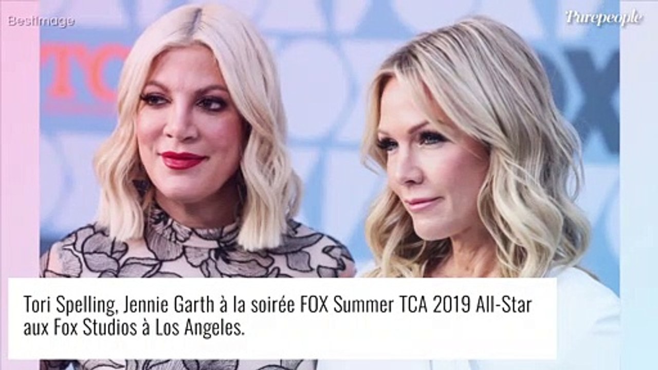 Jennie Garth et Tori Spelling accusées d'être des garces sur le tournage de Beverly Hills, elles s'expliquent