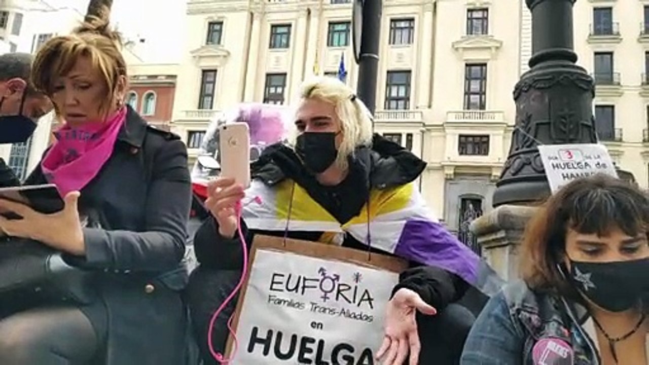 Испания: трансгендеры объявили голодовку