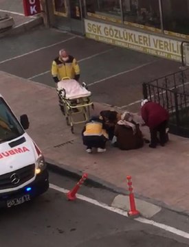 SAMSUN Yabancı uyruklu kadın kaldırımda doğum yaptı