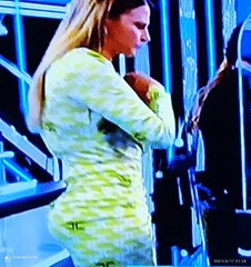 Les internautes accusent Kelly Vedovelli d’avoir eu recours à la chirurgie esthétique