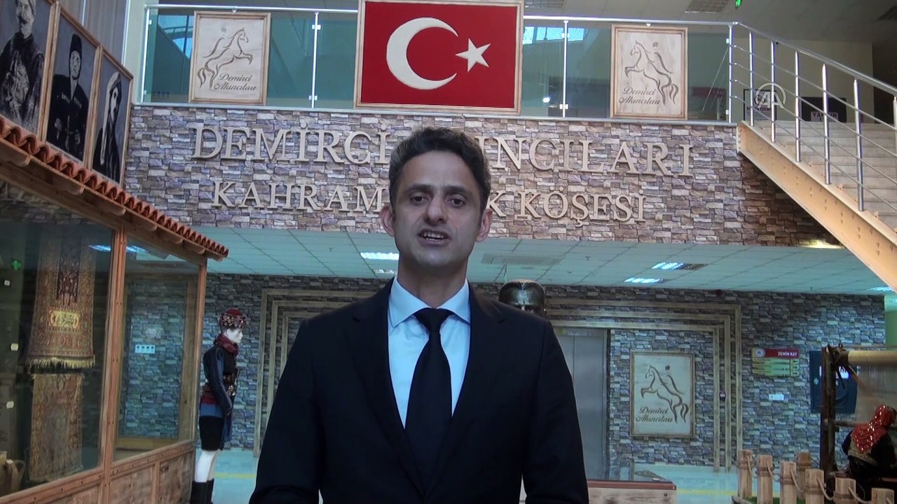 MANİSA - Demirci ilçesindeki Hükümet Konağı'nda 'Kahramanlık Köşesi' ziyaretçilerden ilgi görüyor