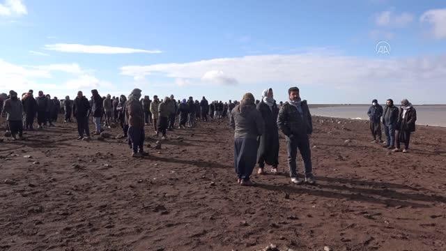 ŞANLIURFA - Teknenin alabora olması sonucu kaybolan 2 kişiye henüz ulaşılamadı