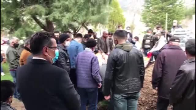 Son dakika... Bıçaklanarak öldürülen 17 yaşındaki genç kızın cenazesi toprağa verildi