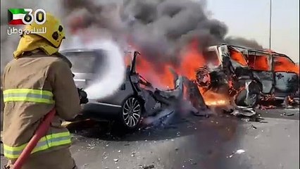 إصابة شخص في حادث تصادم وحريق مركبتين على طريق المقوع مقابل المطار